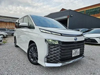 Used Toyota Noah 2023 White MPV