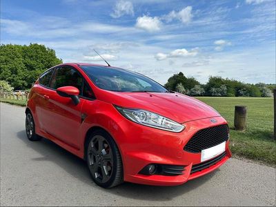 Begagnad Ford Fiesta ST 2015 Orange Halvkombi