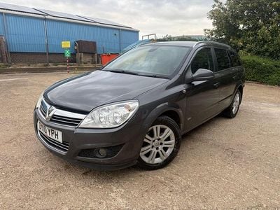 Second-hand Vauxhall Astra Design Edition 110 CP (80 kW) 2010 Gri Break