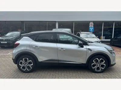 Begagnad Renault Captur Version S 160 HK (117 kW) 2021 Grå SUV