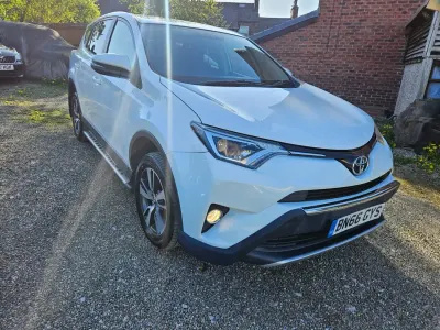 Begagnad Toyota RAV4 Business Edition 143 HK (105 kW) 2016 Vit SUV