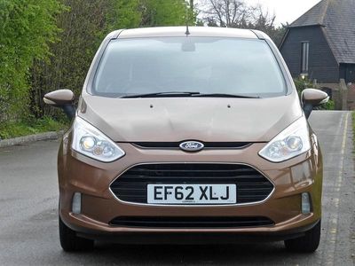 Begagnad Ford B-MAX Titanium 2012 Guld Minibuss