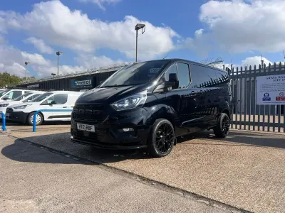 Begagnad Ford Transit Custom Limited 130 HK (95 kW) 2021 Svart Van