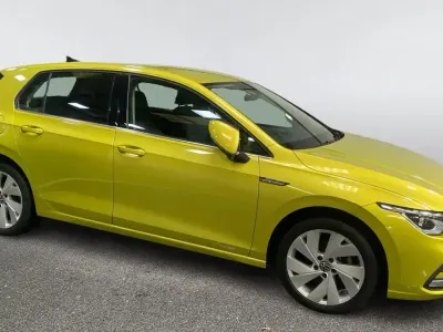 Begagnad VW Golf VII Style 150 HK (110 kW) 2021 Gul Halvkombi