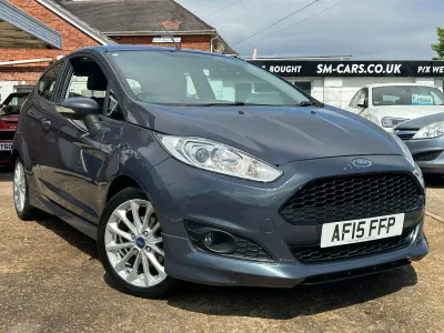 Używany Ford Fiesta Zetec 2015 Szary Hatchback