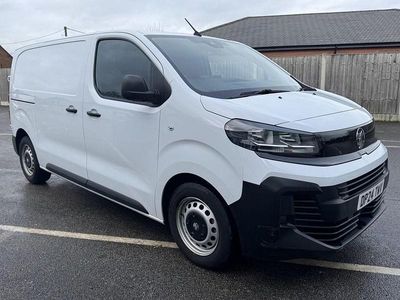 Used Vauxhall Vivaro S 120 HP (88 kW) 2024 White MPV