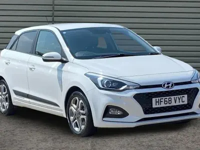Used Hyundai i20 Premium 101 HP (74 kW) 2018 White Hatchback