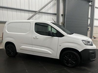 Used Citroën Berlingo 100 HP (73 kW) 2021 White MPV