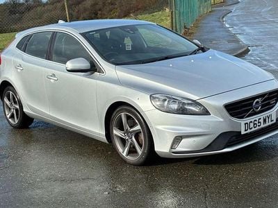 Used Volvo V40 R-Design 122 HP (89 kW) 2016 Silver Hatchback