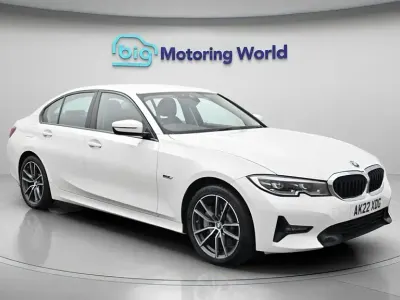 Begagnad BMW 330e Sport Line 292 HK (214 kW) 2022 Vit Sedan