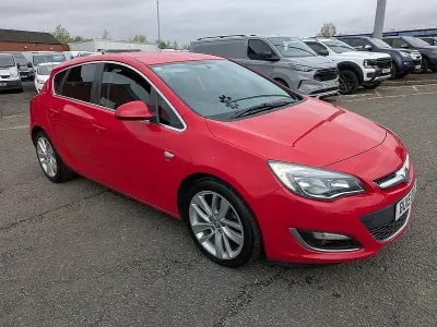 Used Vauxhall Astra SRi 165 HP (121 kW) 2015 Red Hatchback