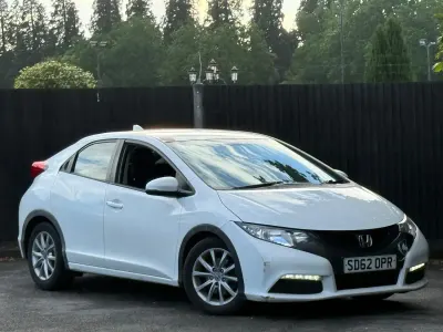Used Honda Civic SE 100 HP (73 kW) 2012 White Hatchback