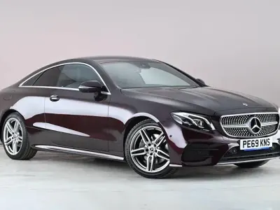 Begagnad Mercedes E220 AMG line 194 HK (142 kW) 2019 Röd Sportkupé