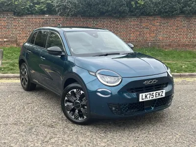 Used Fiat 600 La Prima 99 HP (72 kW) 2025 Green Hatchback