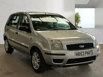 Used Ford Fusion 80 HP (58 kW) 2004 Silver Hatchback
