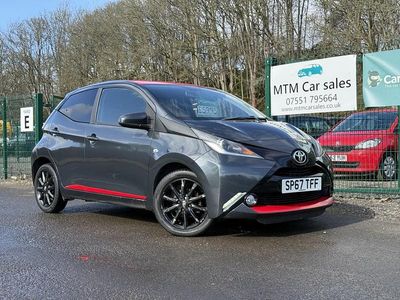 Usado Toyota Aygo x-press 68 HP (50 kW) 2017 Cinzento Citadino