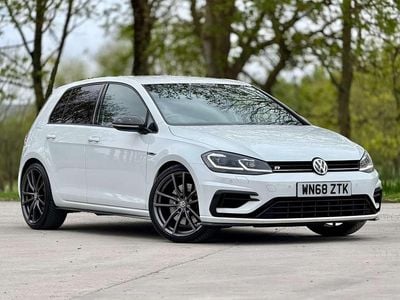 Begagnad VW Golf VII R 310 HK (228 kW) 2018 Vit Halvkombi