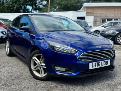 Used Ford Focus Zetec 120 HP (88 kW) 2016 Blue Hatchback
