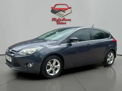Second-hand Ford Focus Zetec 125 CP (91 kW) 2011 Gri Hatchback