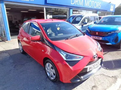 Used Toyota Aygo X-play 72 HP (52 kW) 2020 Red Hatchback