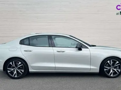 Usado Volvo S60 R-Design 250 CV (183 kW) 2020 Dorado Berlina