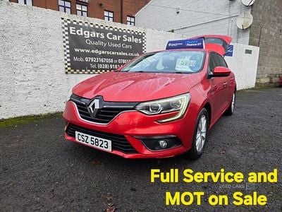 Used Renault Mégane IV Play 140 HP (102 kW) 2018 Red Hatchback