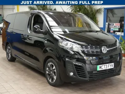 Second-hand Vauxhall Vivaro Ultimate 100 kW (136 CP) 2023 Negru Monovolum