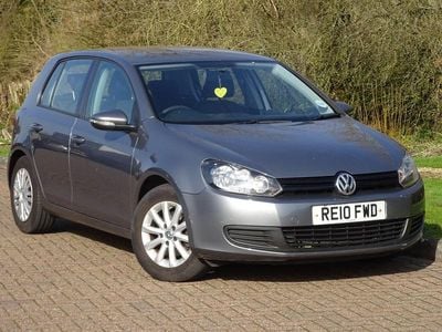 Usado VW Golf VI S 105 HP (77 kW) 2010 Cinzento Citadino