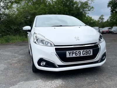 Gebraucht Peugeot 208 Active 2019 Weiß Kleinwagen
