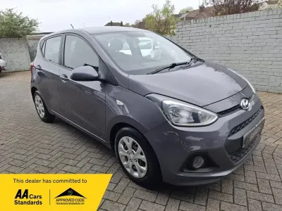 Usado Hyundai i10 SE 87 HP (63 kW) 2015 Cinzento Citadino