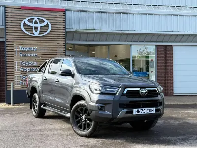 Usado Toyota HiLux 204 CV (150 kW) 2025 Gris Pickup/Camioneta