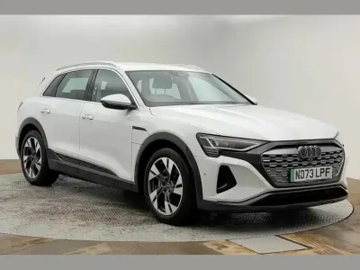 Usado Audi Q8 e-tron Sport 250 kW (340 HP) 2023 Branco SUV