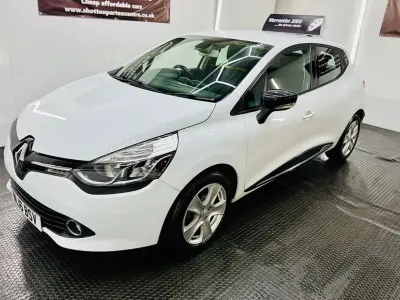 Used Renault Clio Dynamique 75 HP (55 kW) 2016 White Hatchback