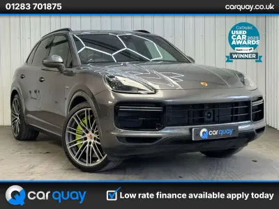 Usado Porsche Cayenne Turbo E-Hybrid 680 CV (500 kW) 2020 Gris SUV