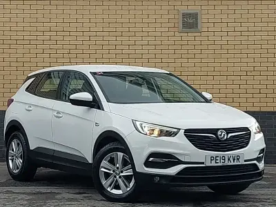 Used Vauxhall Grandland X 130 HP (95 kW) 2019 White SUV