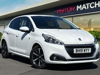 Begagnad Peugeot 208 S 2019 Vit Halvkombi