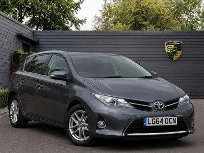 Used Toyota Auris Multidrive S 132 HP (97 kW) 2014 Blue Hatchback