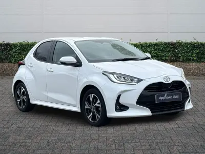 Used Toyota Yaris Design 116 HP (85 kW) 2024 White Hatchback