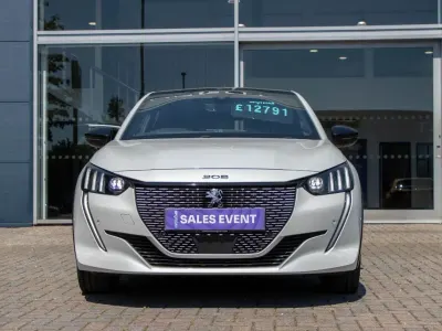Used Peugeot e-208 Premium 98 kW (134 HP) 2021 White Hatchback