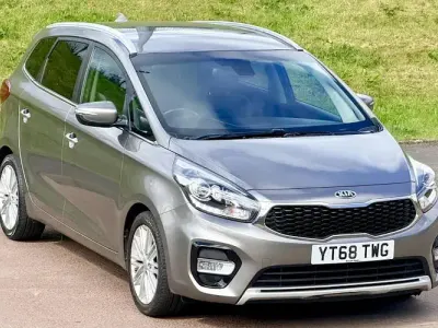 Usado Kia Carens 141 HP (103 kW) 2018 Prateado Monovolume