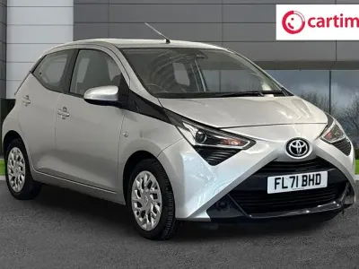Used Toyota Aygo X-play 72 HP (52 kW) 2021 Silver Hatchback