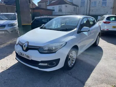 Used Renault Mégane III Dynamique 110 HP (80 kW) 2014 White Hatchback