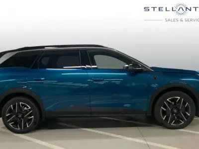 Second-hand Peugeot 5008 GT 134 CP (98 kW) 2025 Albastru SUV