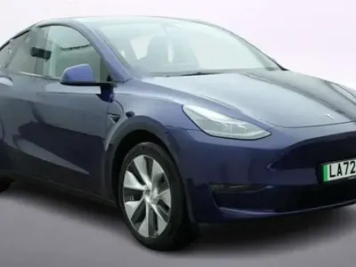 Begagnad Tesla Model Y Long Range AWD 378 kW (514 HK) 2022 Blå SUV