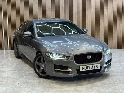 Gebraucht Jaguar XE R-Sport 180 PS (132 kW) 2017 Grau Limousine