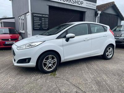Used Ford Fiesta Zetec 2014 White Hatchback