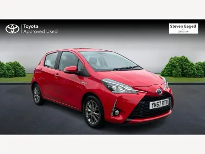 Used Toyota Yaris 100 HP (73 kW) 2017 Red Hatchback