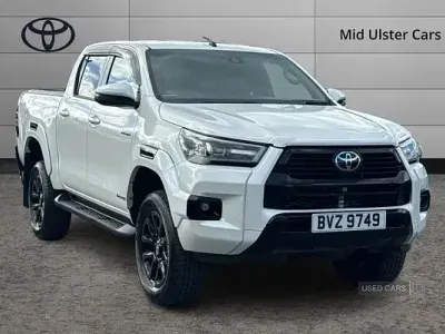 Second-hand Toyota HiLux 201 CP (147 kW) 2021 Alb Pickup