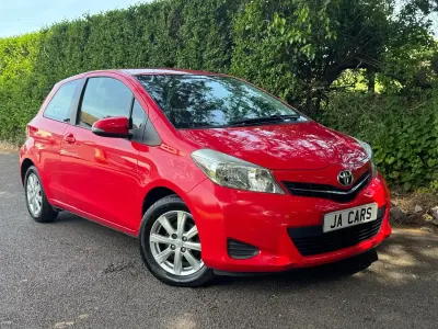 Used Toyota Yaris 101 HP (74 kW) 2012 Red Hatchback