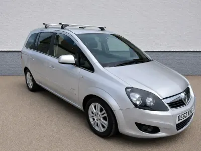 Używany Vauxhall Zafira Design Edition 125 KM (91 kW) 2013 Srebrny Minivan